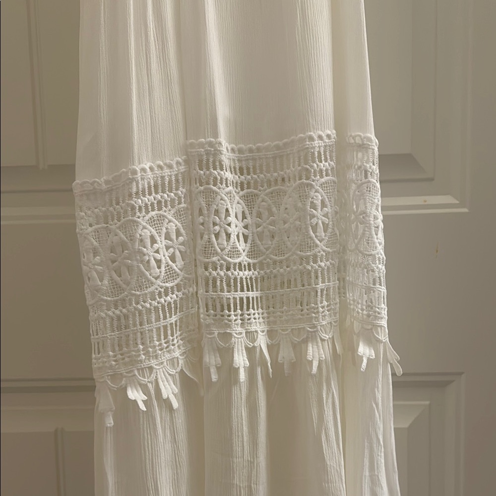 Elegant Cream Maxi Dress - Picture 2 of 2